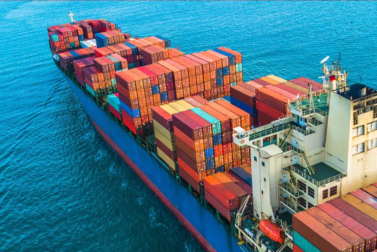 difference-between-cargo-and-shipment-1250x834