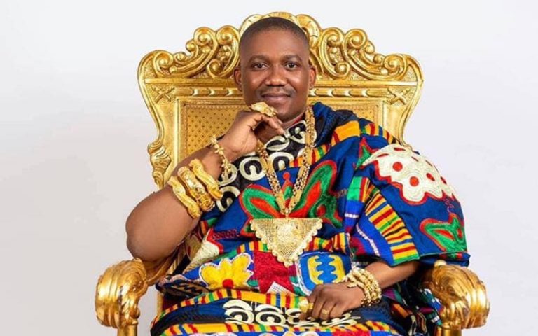 Photo_of_the_chief_of_Akropong